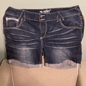 Women’s Jean shorts size 16 new